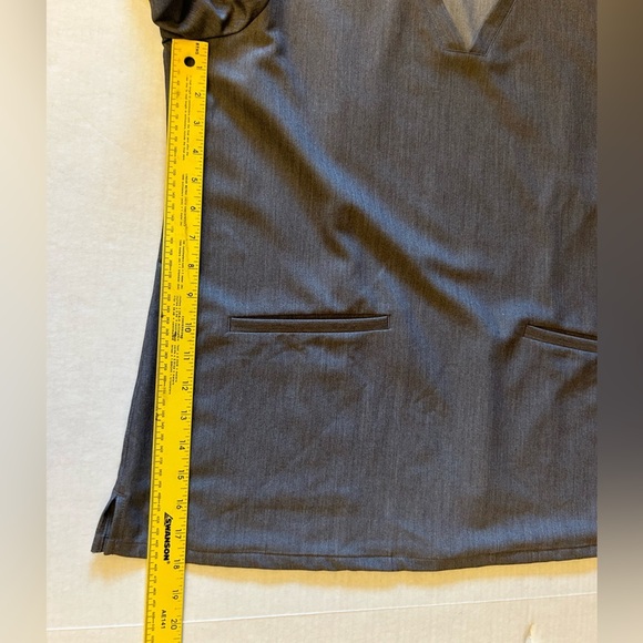 Figs Gray Technical Collection V-Neck Short Sleeve Scrub Top classic fitSz-XL Z6 - Picture 11 of 12